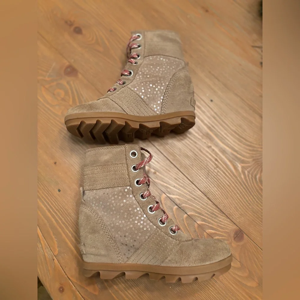 Sorel Meadow Lace II Suede Boots – Girls Size 2 - Picture 2 of 7